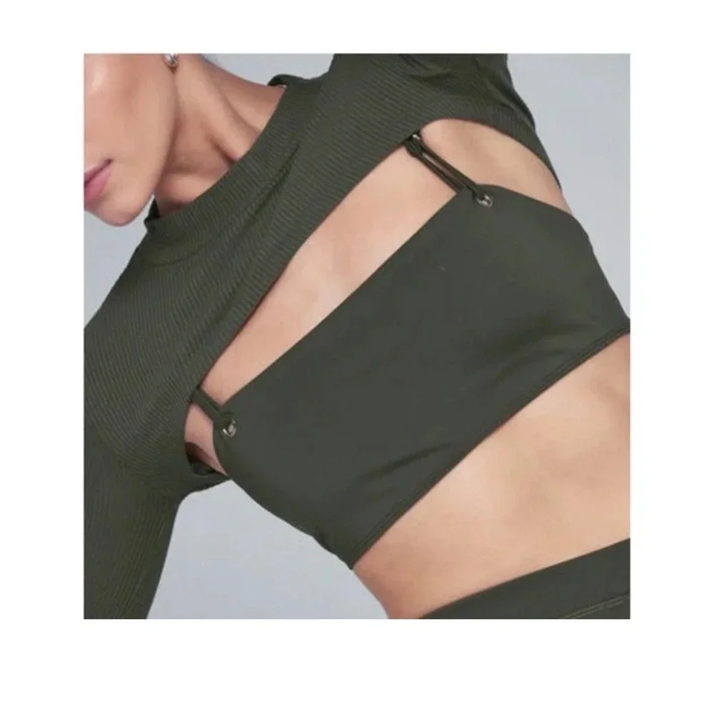 Alo Yoga Thrill Seeker Bra in Dark Cactus Grommet Adjustable Straps - Small
